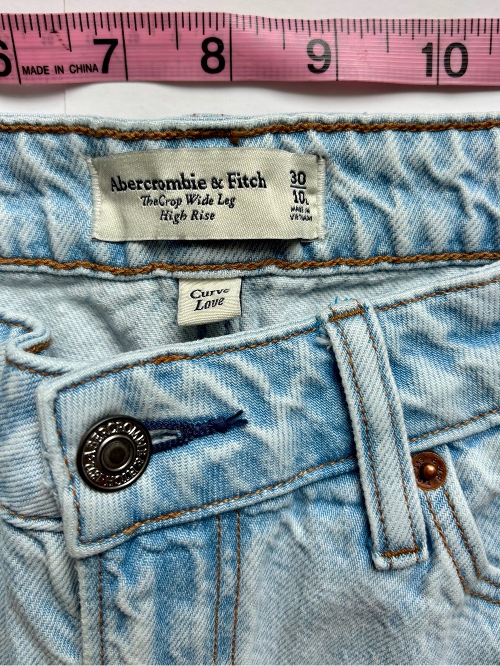 Abercrombie & Fitch Curve Love Light Blue Cropped Wide-Leg High-Rise Jeans - Picture 3 of 5